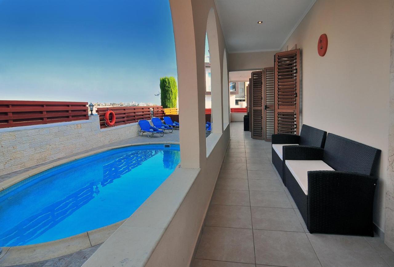 Chronas By Prestige Bookings Coral Bay Buitenkant foto