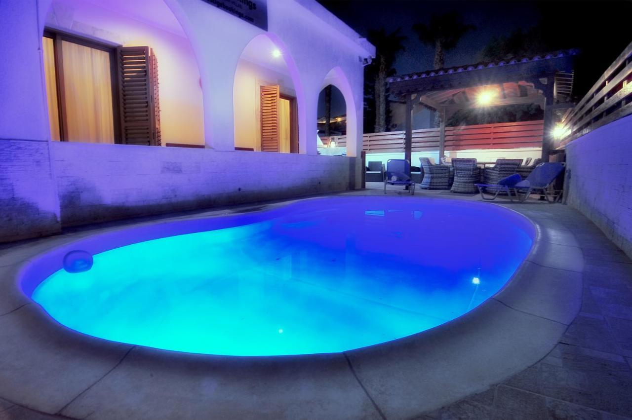 Chronas By Prestige Bookings Coral Bay Buitenkant foto