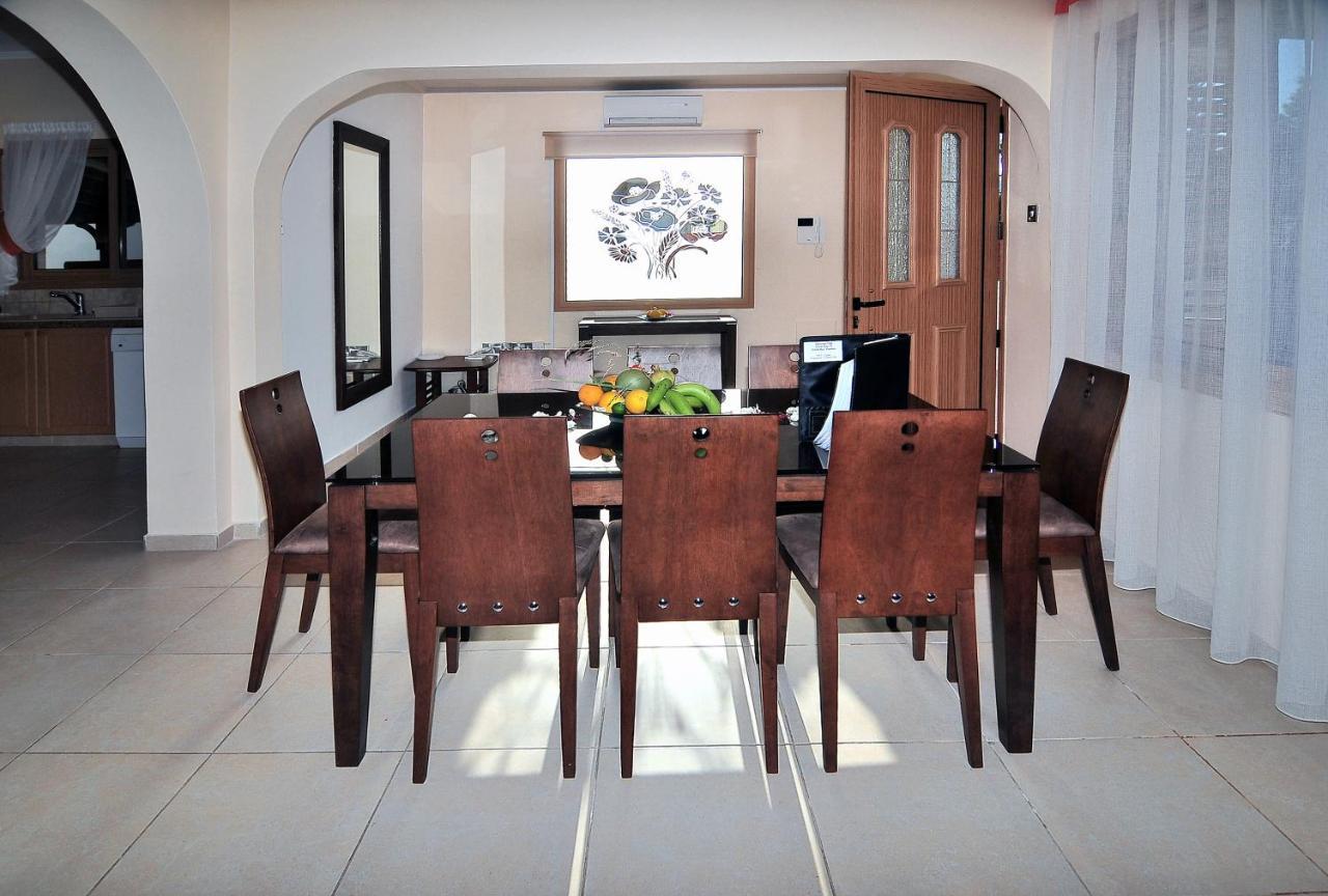 Chronas By Prestige Bookings Coral Bay Buitenkant foto