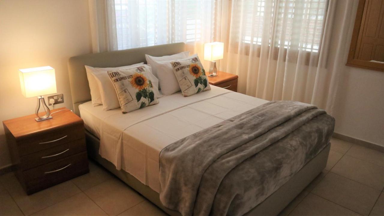 Chronas By Prestige Bookings Coral Bay Buitenkant foto