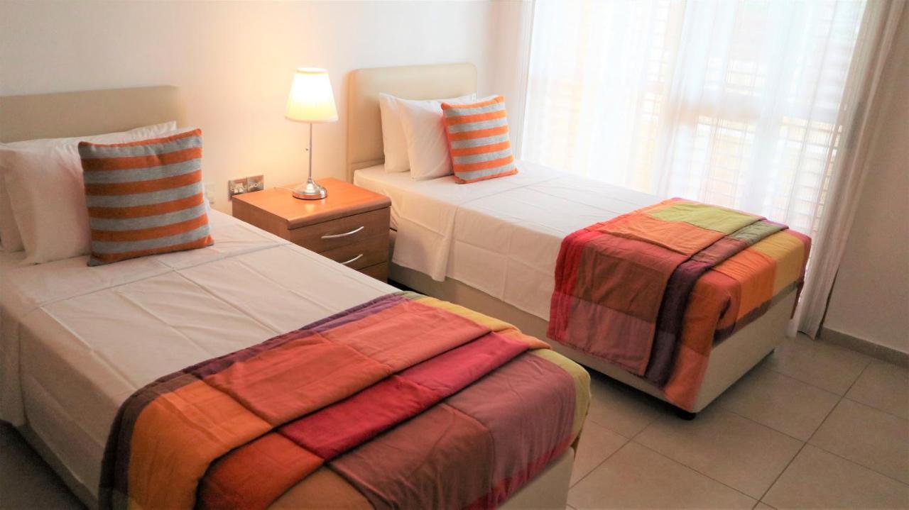 Chronas By Prestige Bookings Coral Bay Buitenkant foto